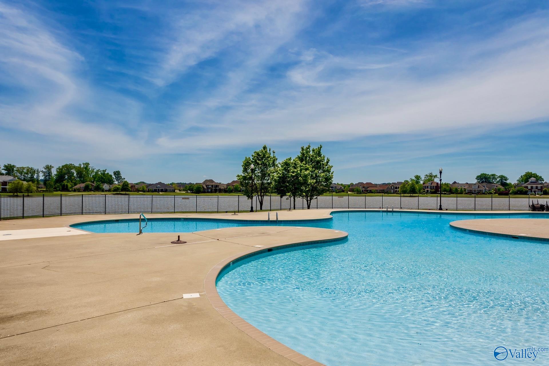 24 Tall Oak Blvd