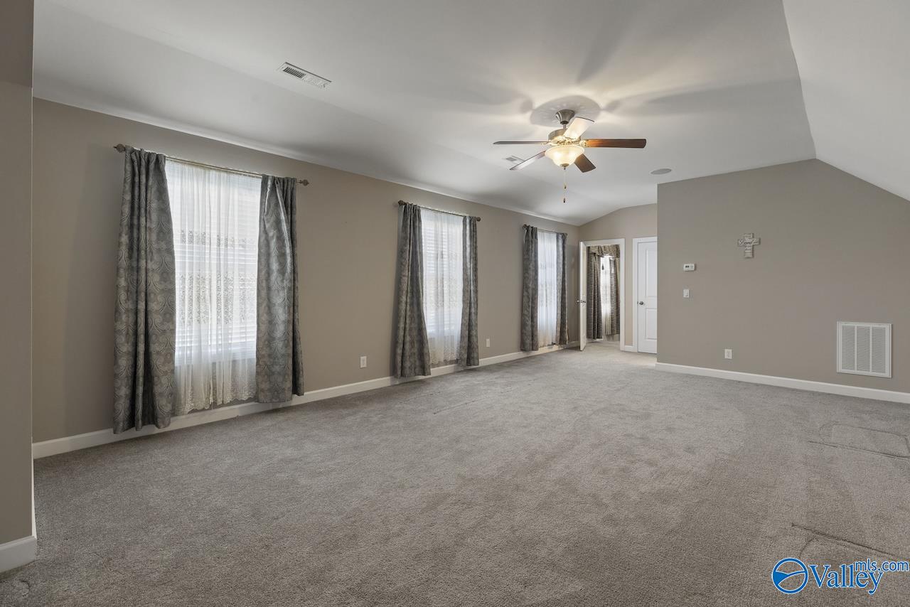 24 Tall Oak Blvd