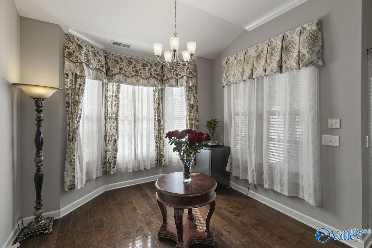 24 Tall Oak Blvd