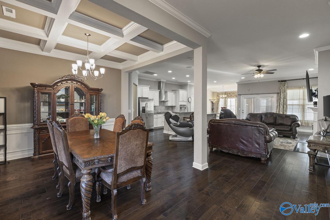 24 Tall Oak Blvd