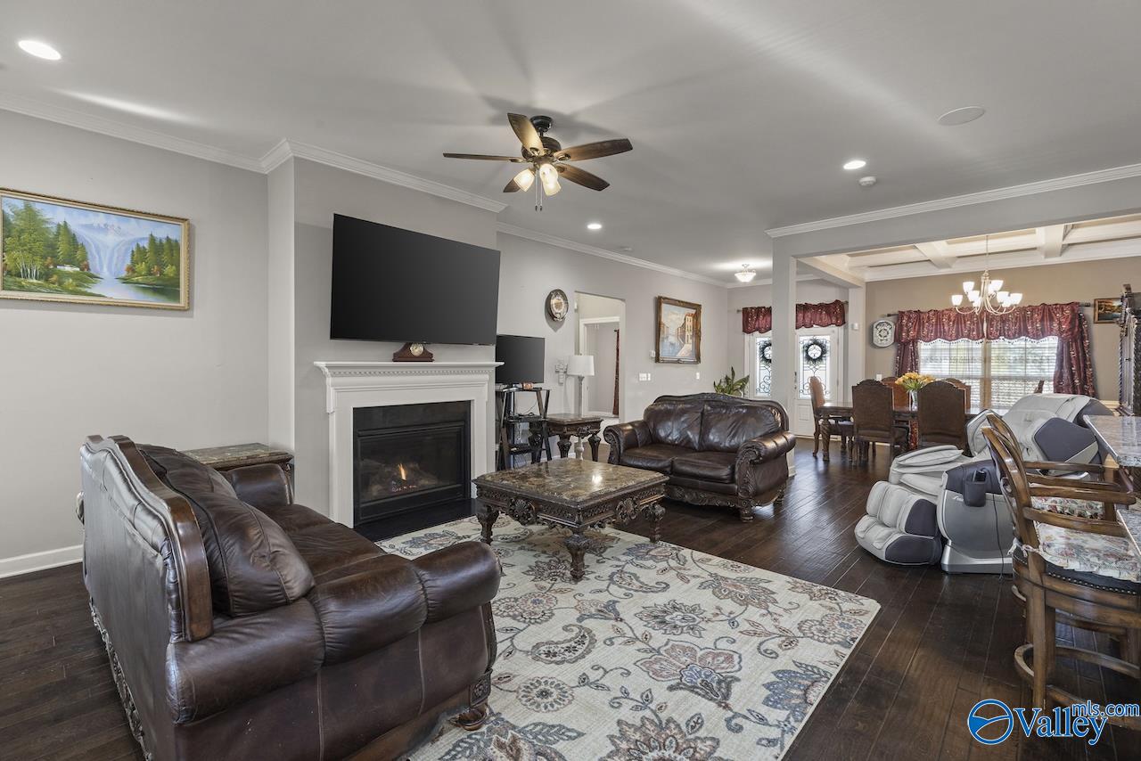 24 Tall Oak Blvd