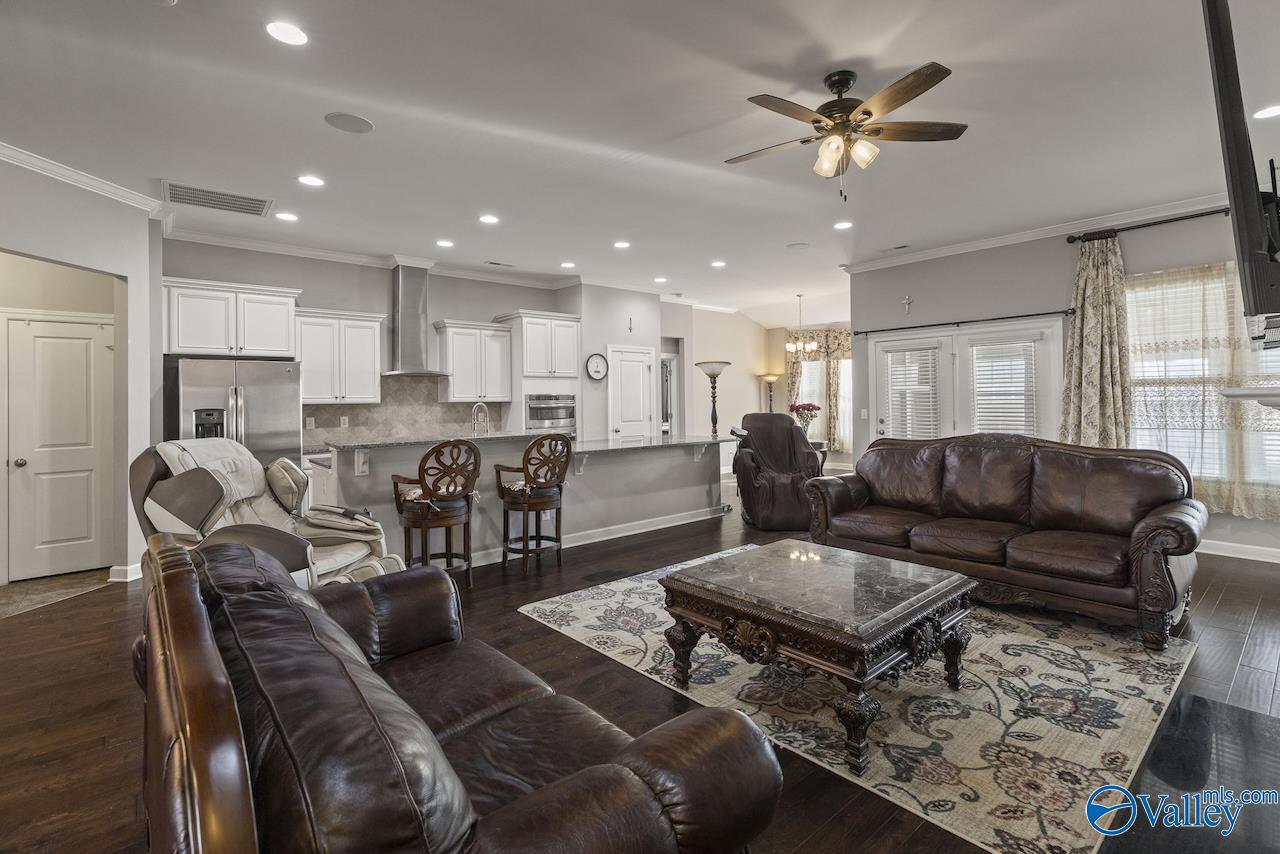 24 Tall Oak Blvd