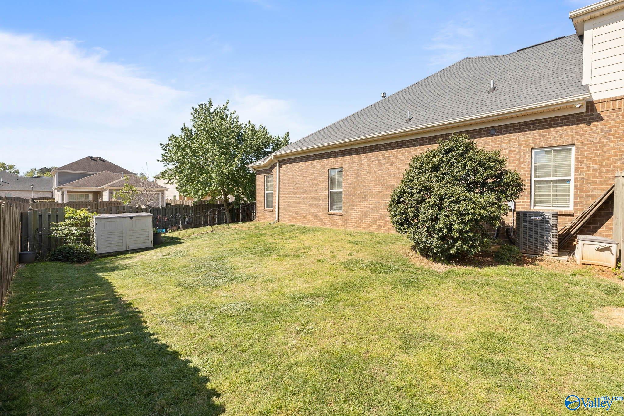 24 Tall Oak Blvd