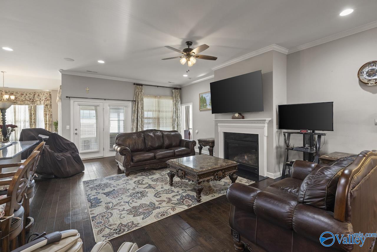 24 Tall Oak Blvd