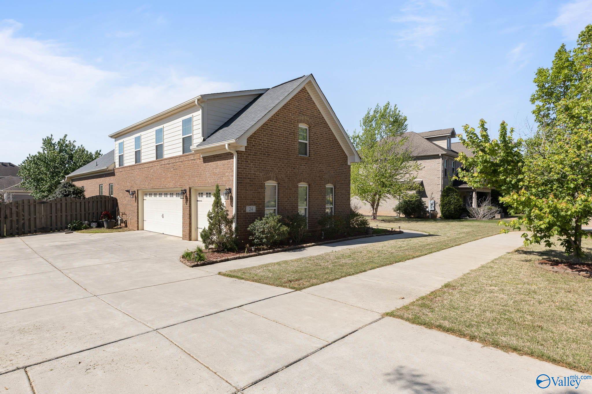 24 Tall Oak Blvd