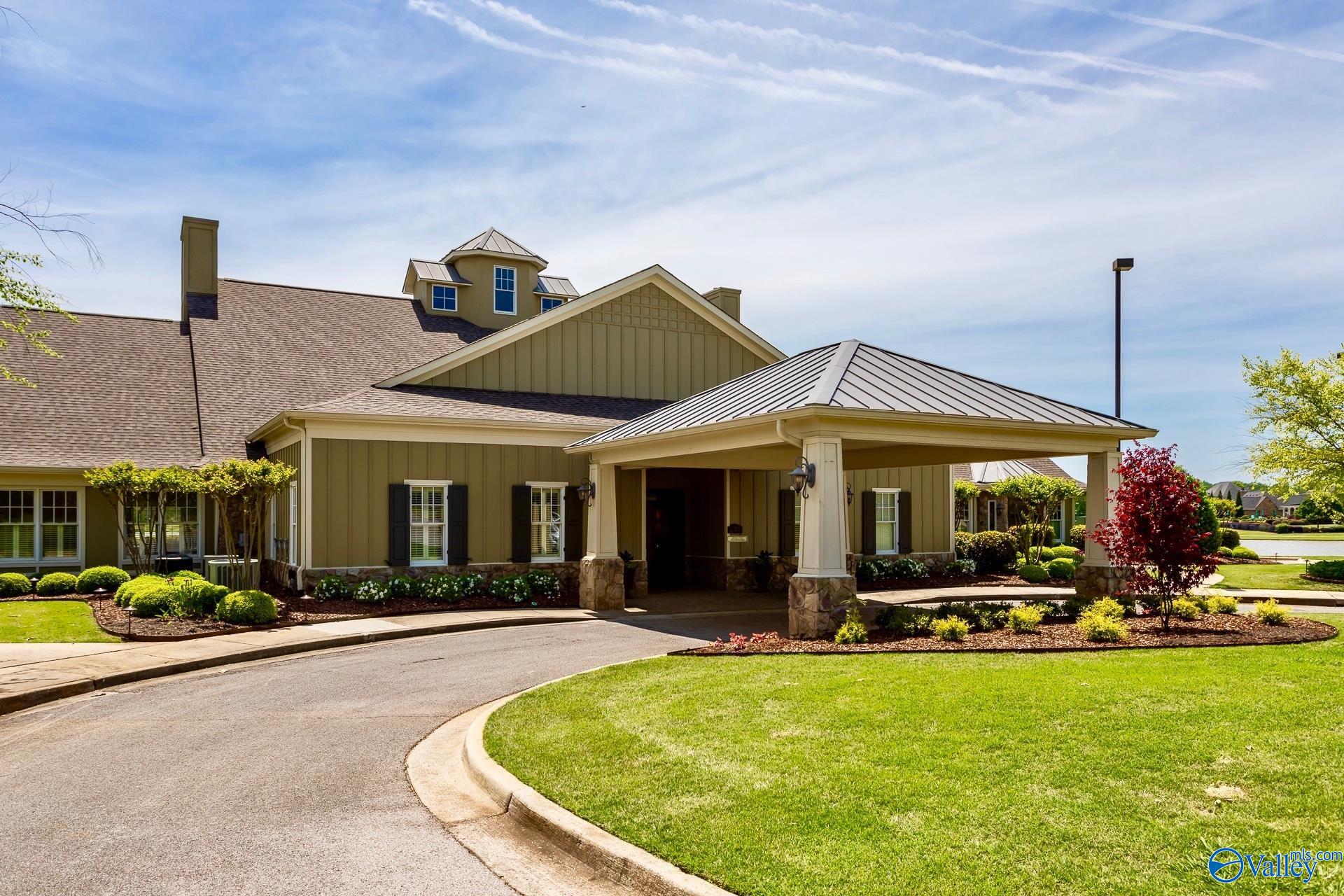 24 Tall Oak Blvd