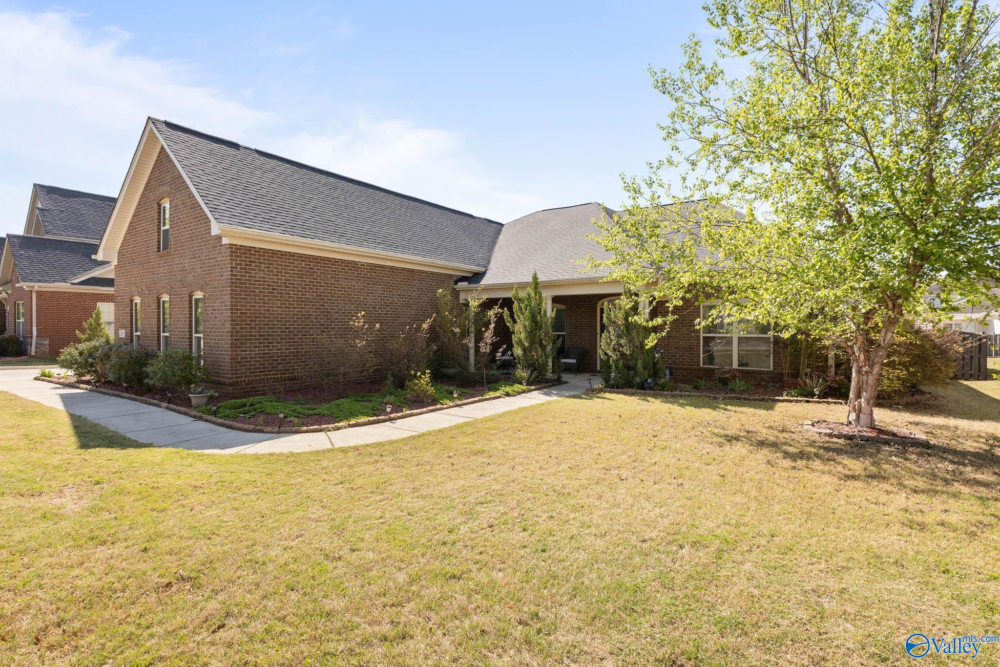 24 Tall Oak Blvd
