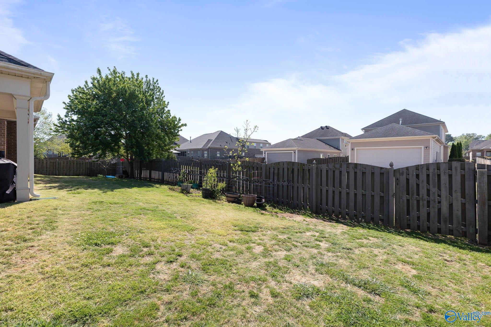 24 Tall Oak Blvd