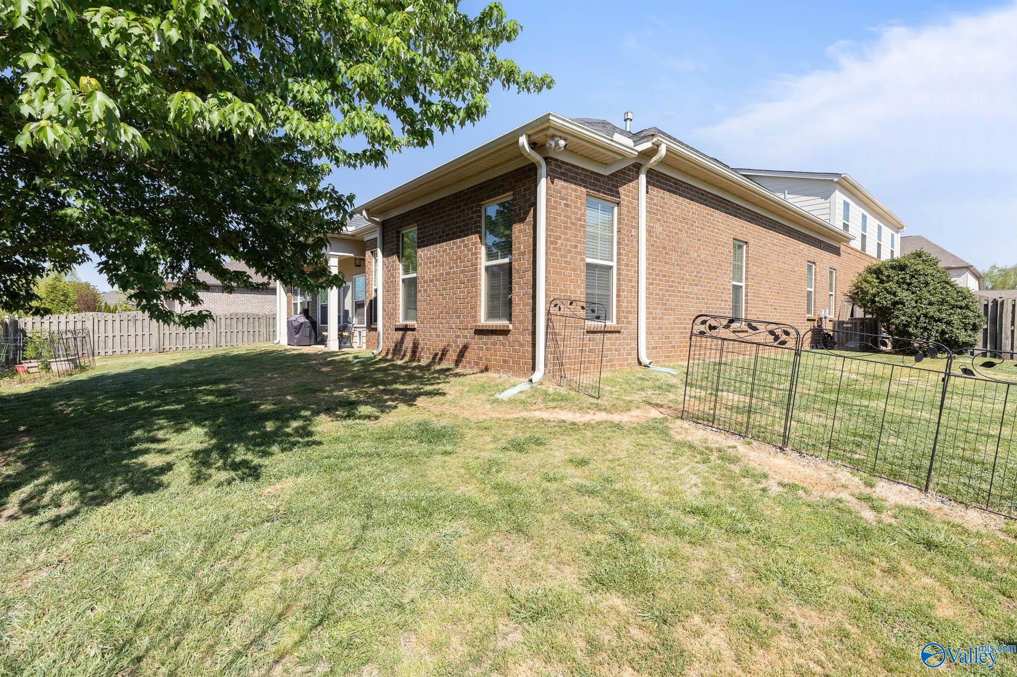 24 Tall Oak Blvd