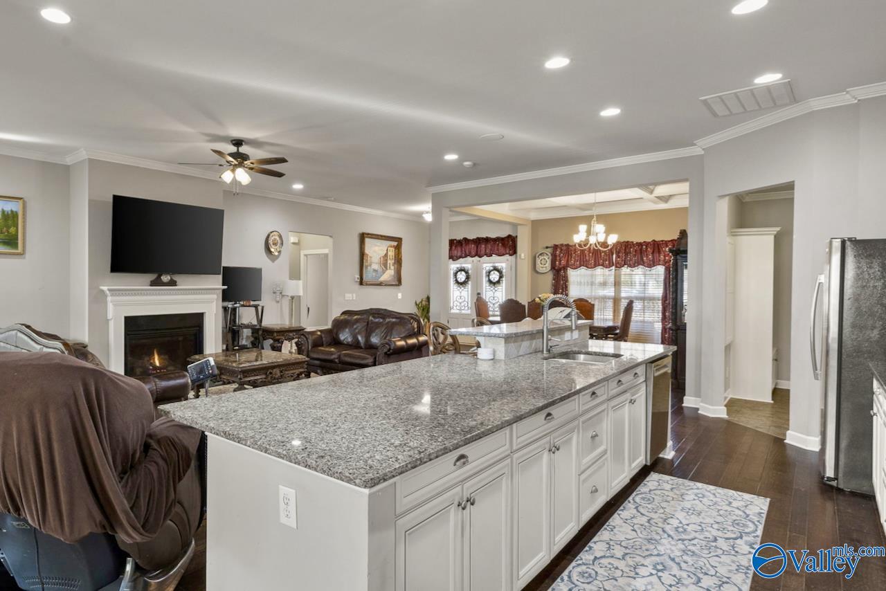 24 Tall Oak Blvd