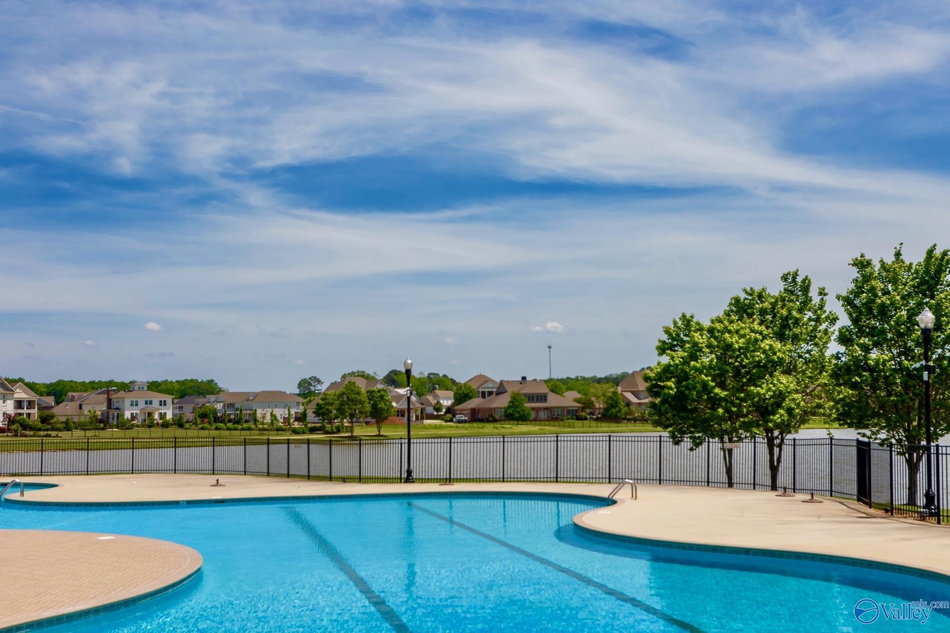 24 Tall Oak Blvd