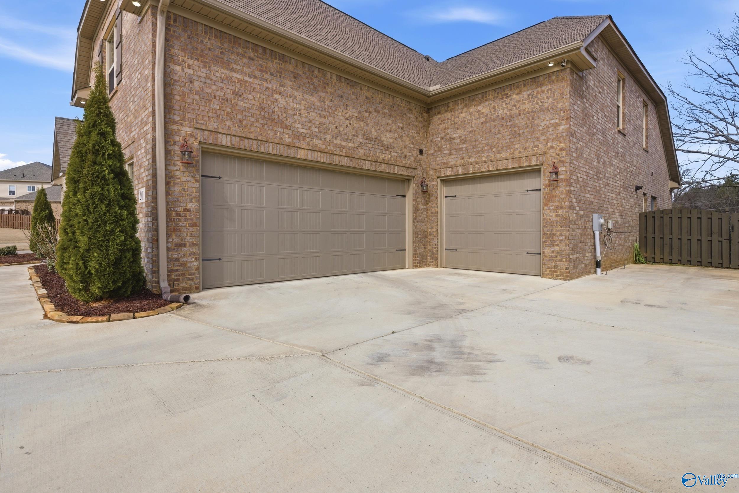201 Goose Hill Bend