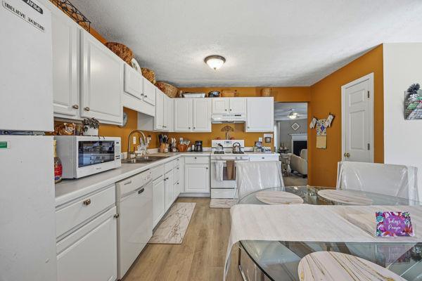 1835 Barrington Overlook NW