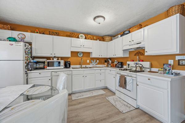 1835 Barrington Overlook NW