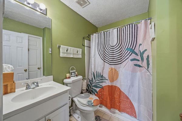 1835 Barrington Overlook NW