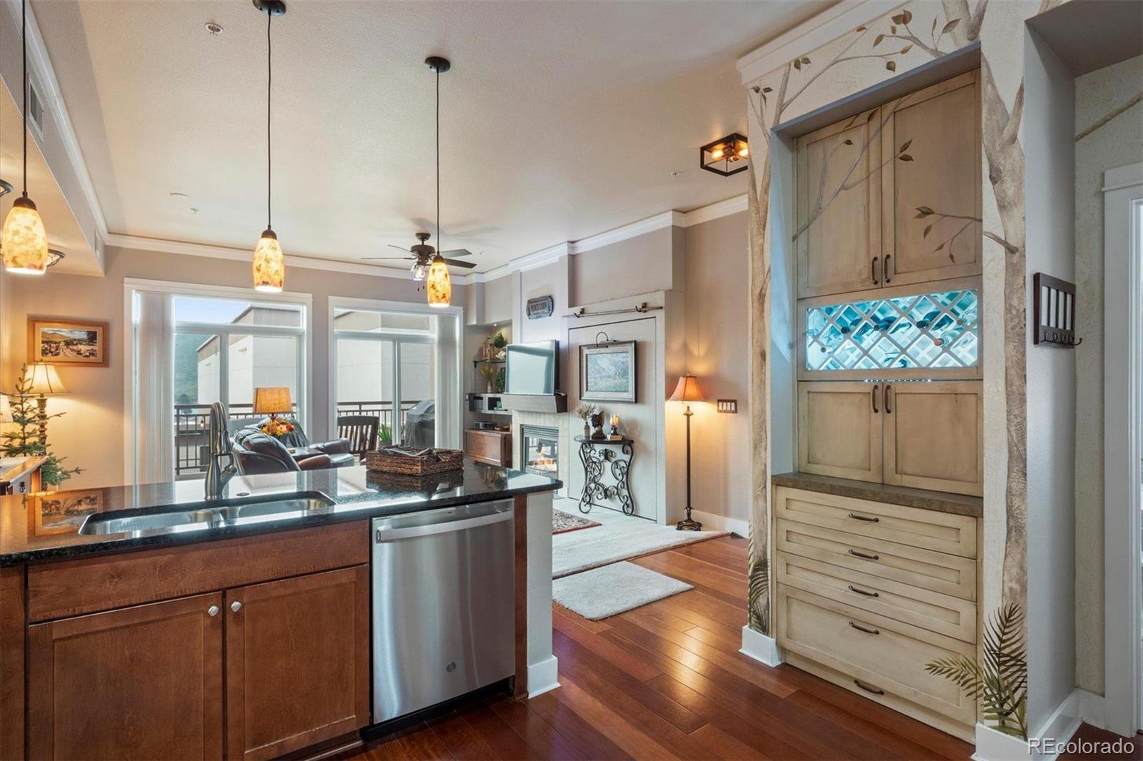 1275 Washington Avenue Unit: R408