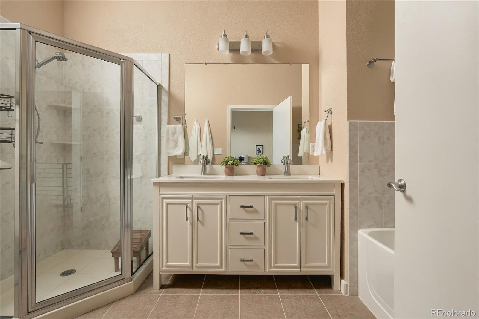 190 Roslyn Street Unit: 1308