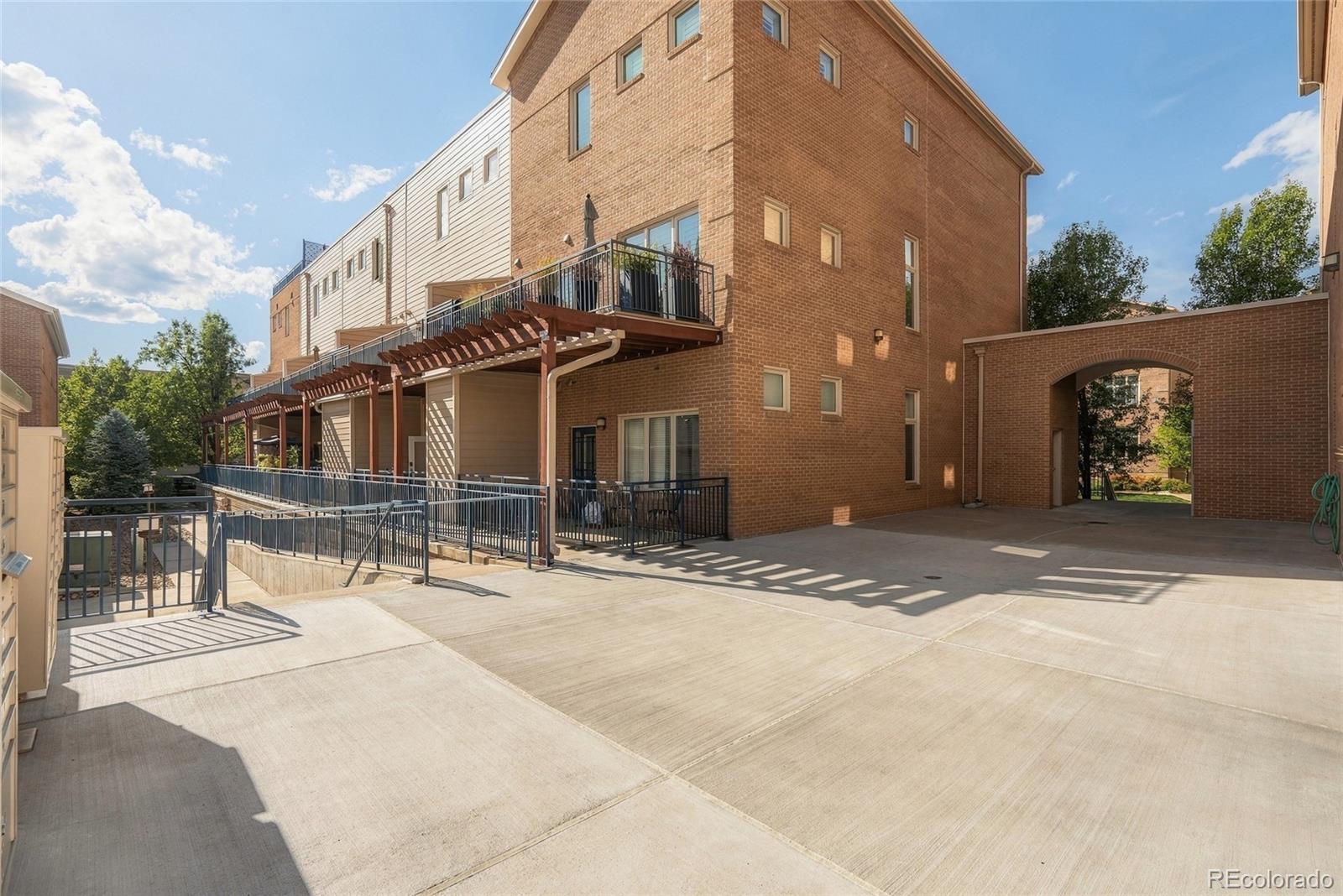 190 Roslyn Street Unit: 1308