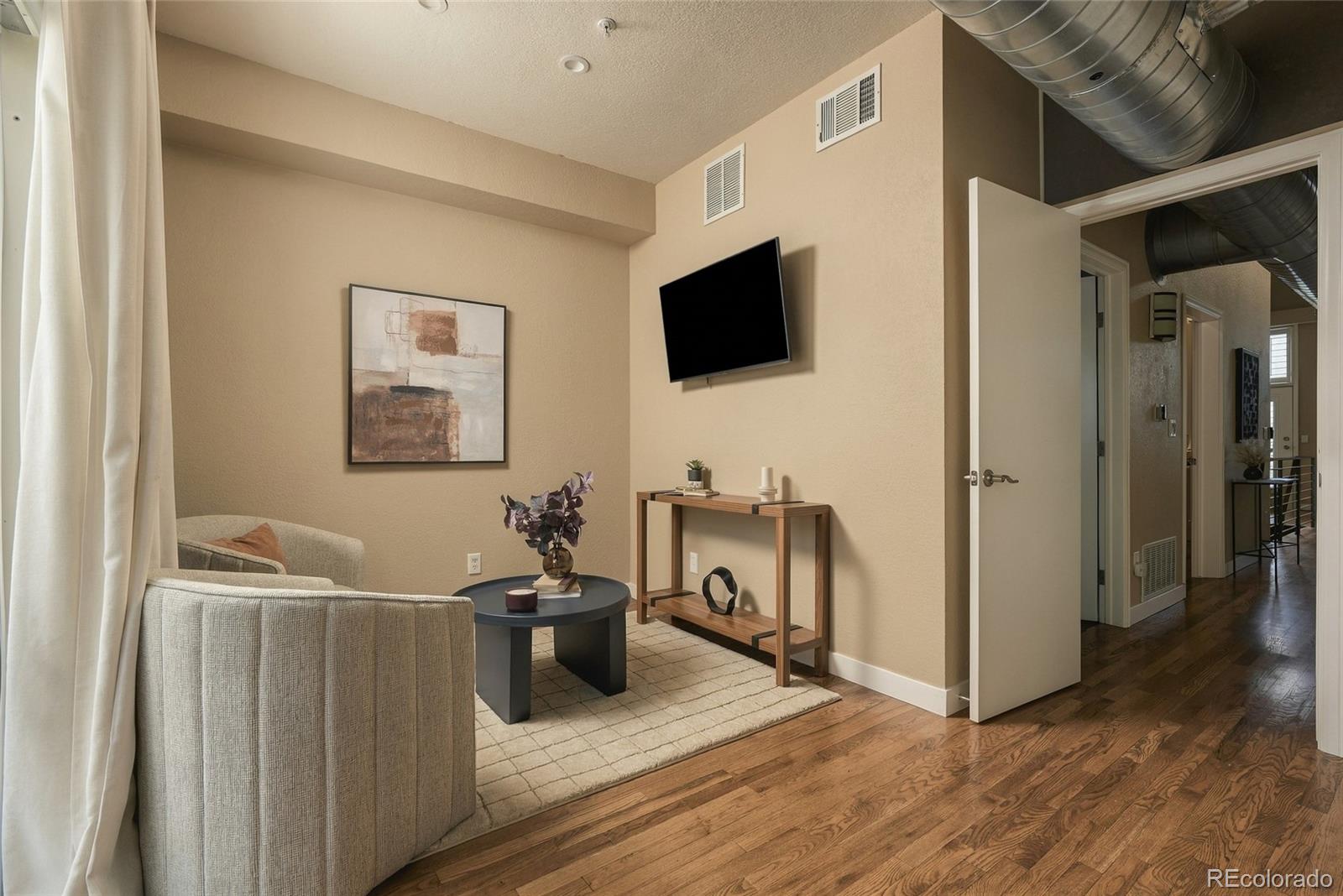 190 Roslyn Street Unit: 1308