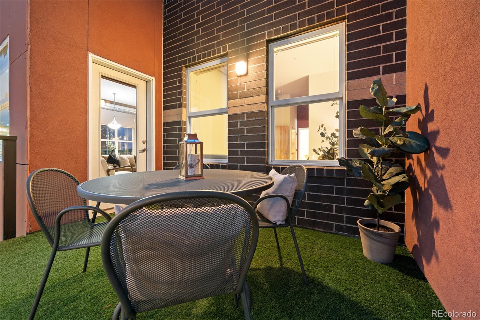1555 Central Street Unit: 301