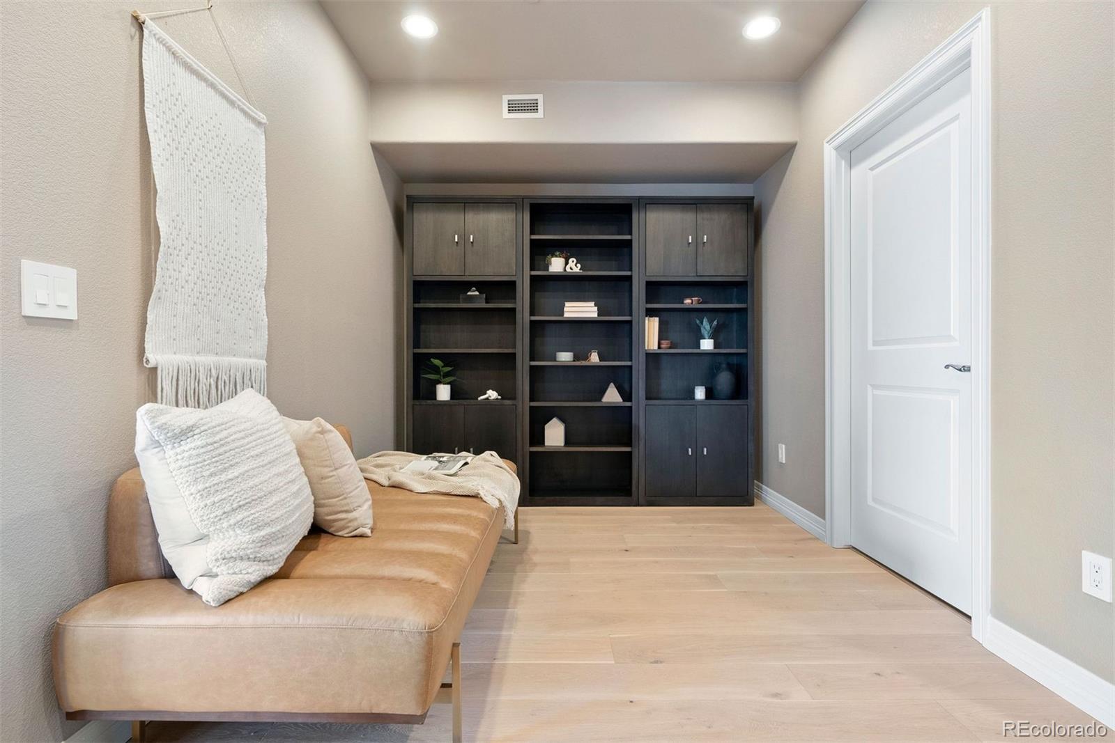 89 Rampart Way Unit: 504