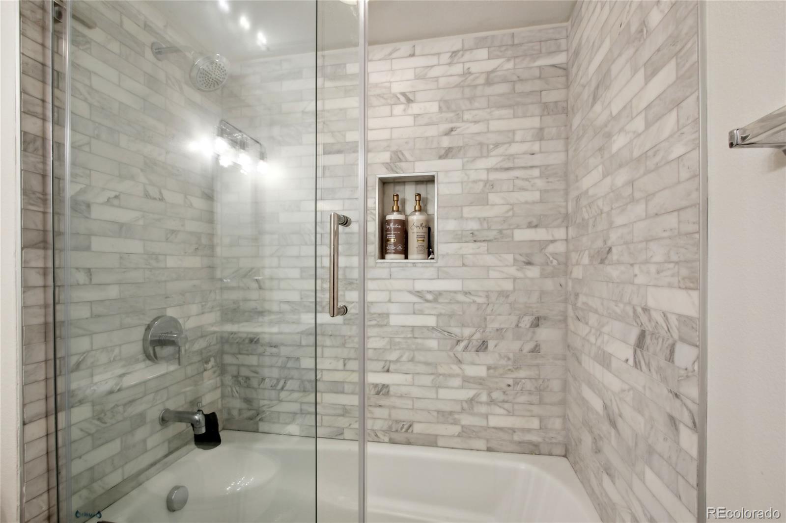 4520 Broadway Street Unit: 208