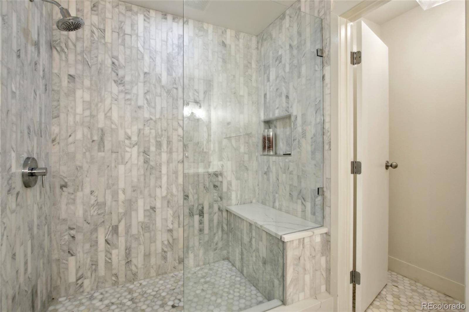 4520 Broadway Street Unit: 208