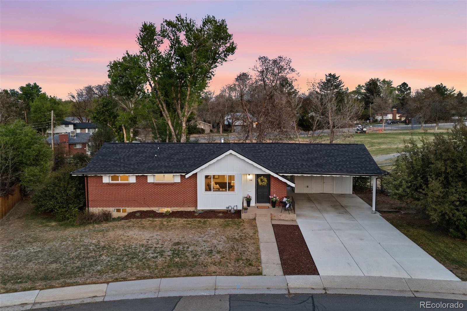 3148 E Maplewood Avenue
