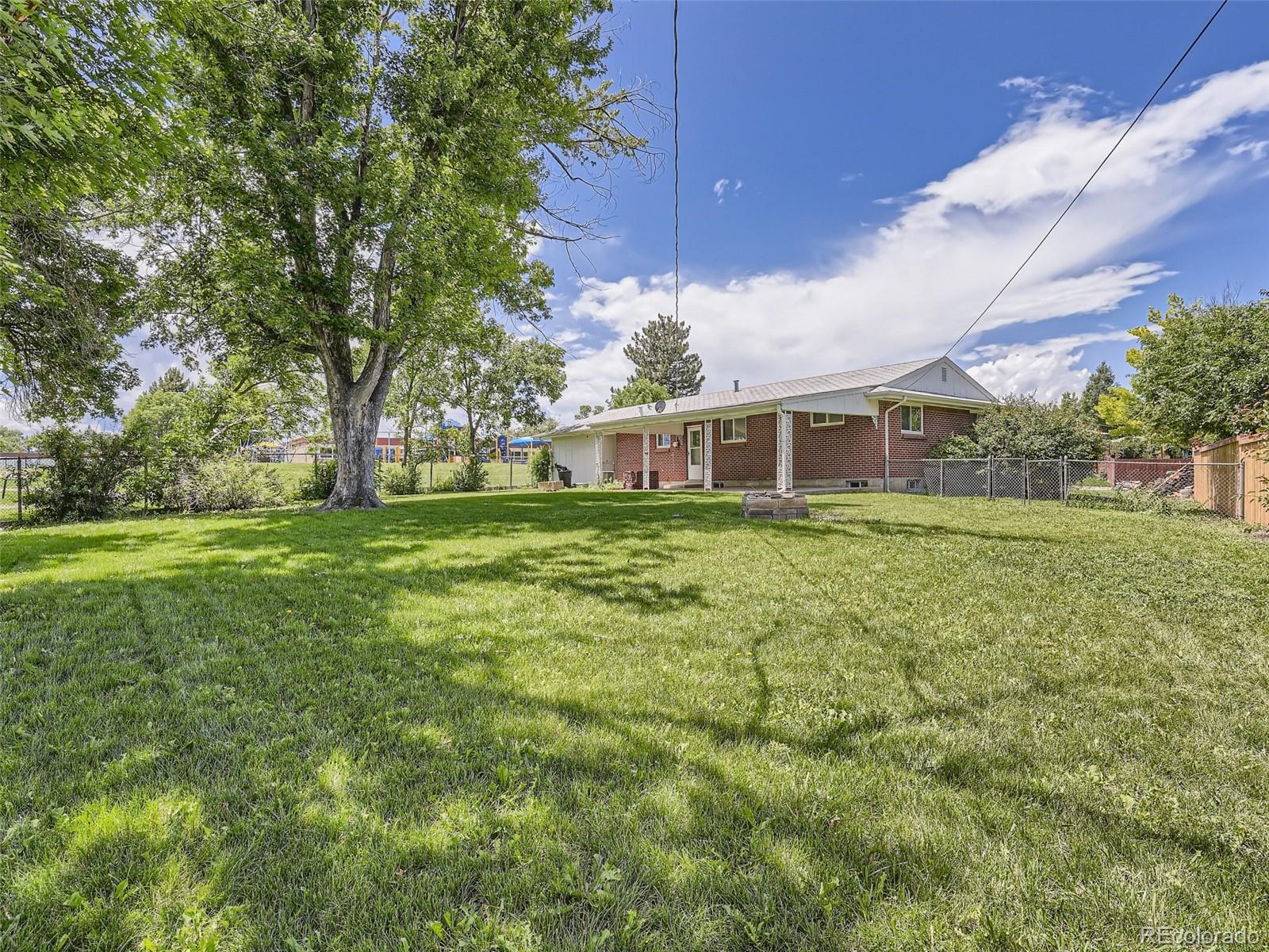 3148 E Maplewood Avenue
