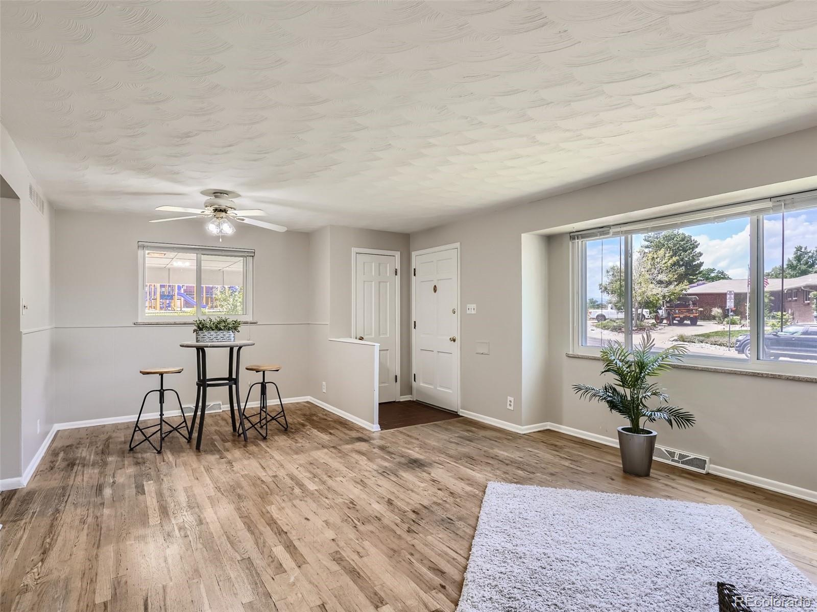 3148 E Maplewood Avenue
