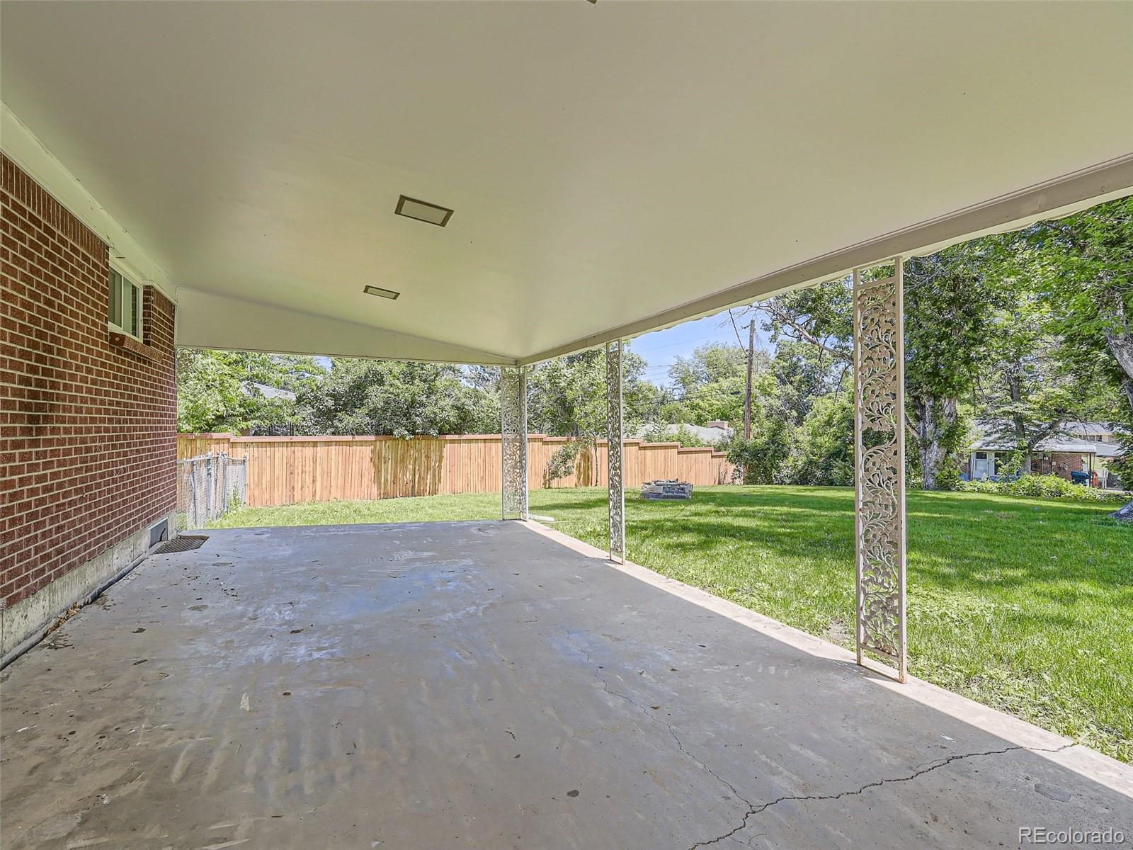 3148 E Maplewood Avenue
