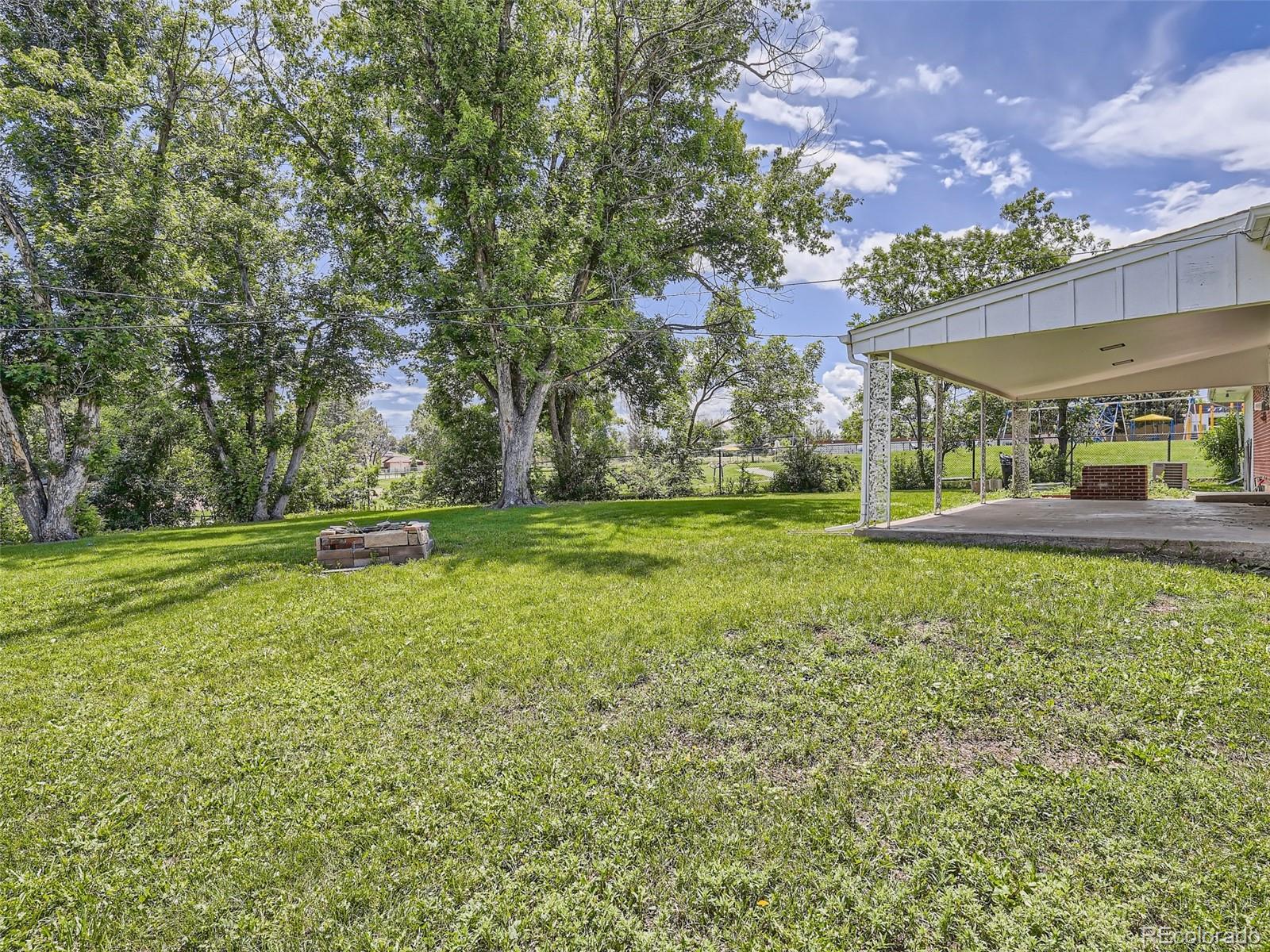 3148 E Maplewood Avenue