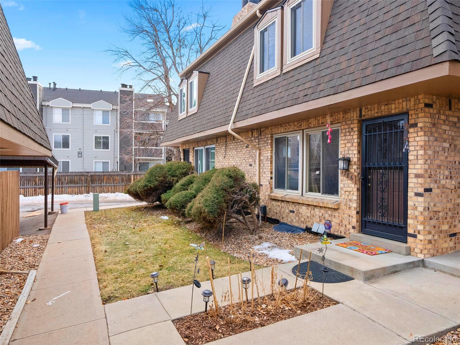 1786 Robb Street