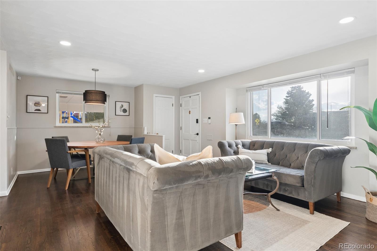 3148 E Maplewood Avenue