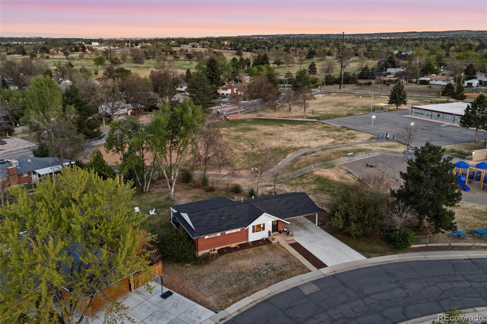 3148 E Maplewood Avenue