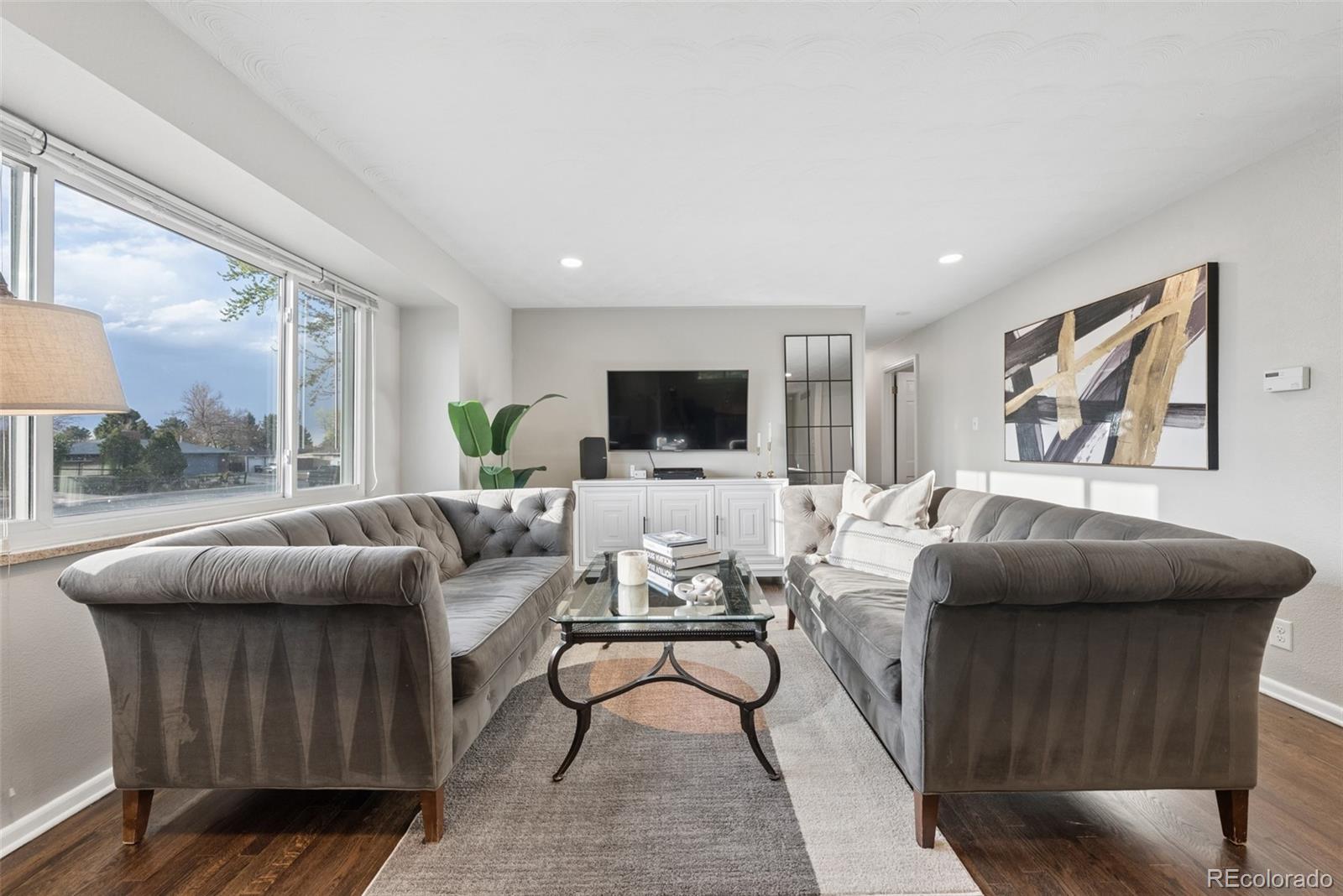 3148 E Maplewood Avenue