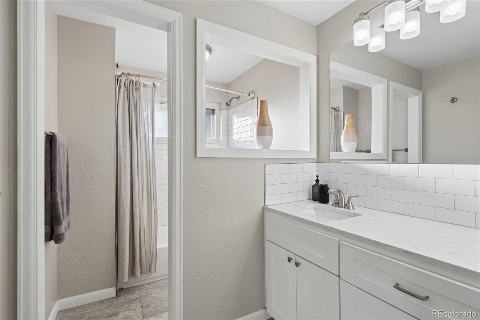 3148 E Maplewood Avenue