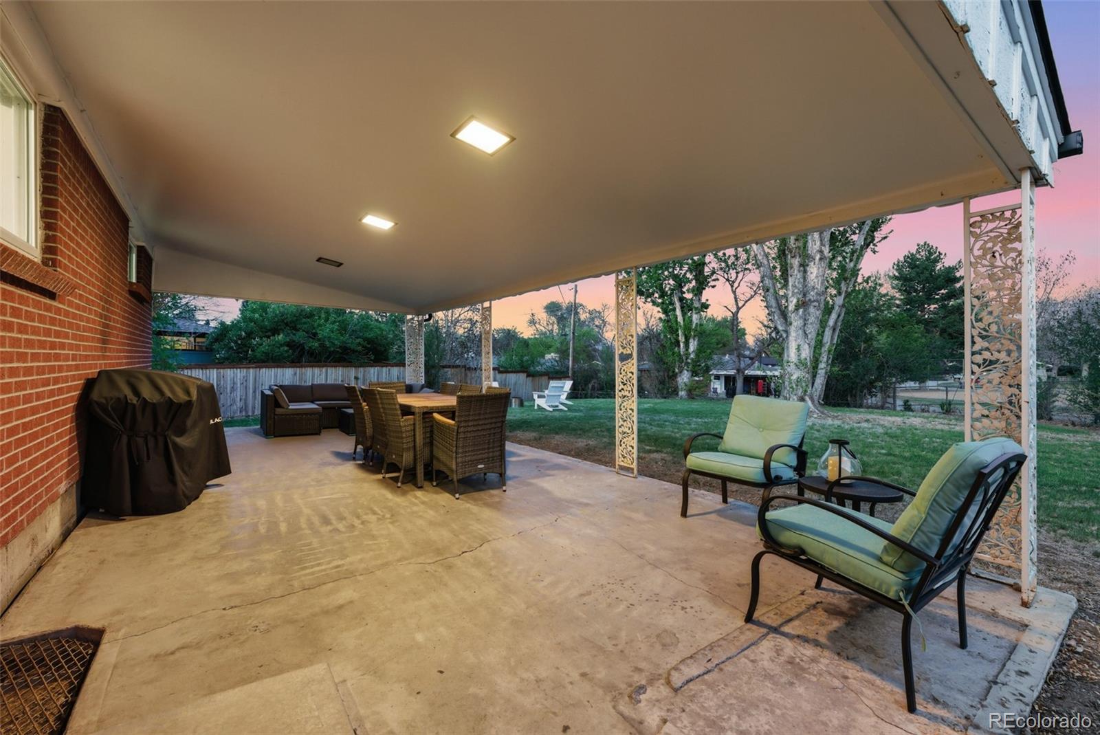 3148 E Maplewood Avenue