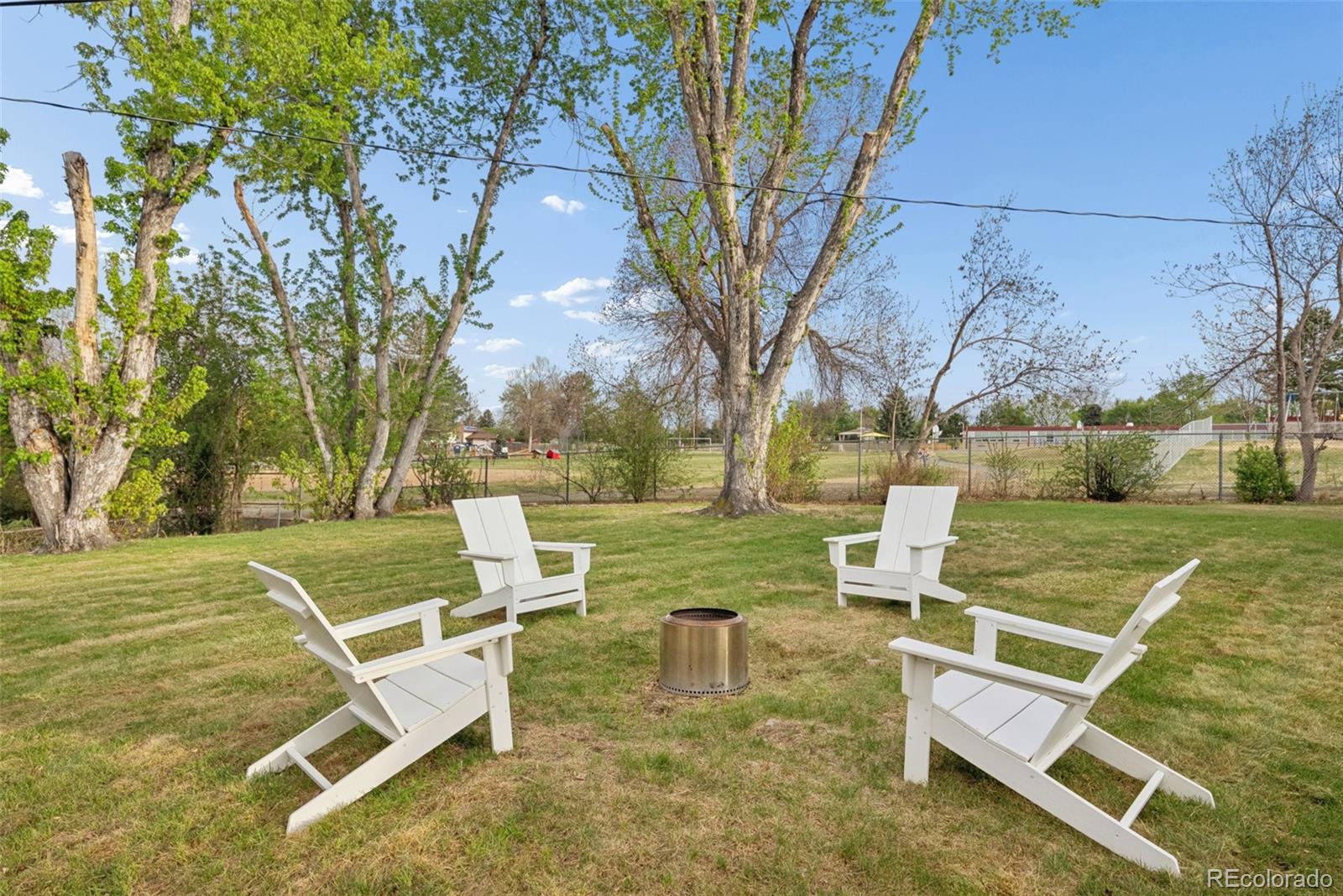 3148 E Maplewood Avenue