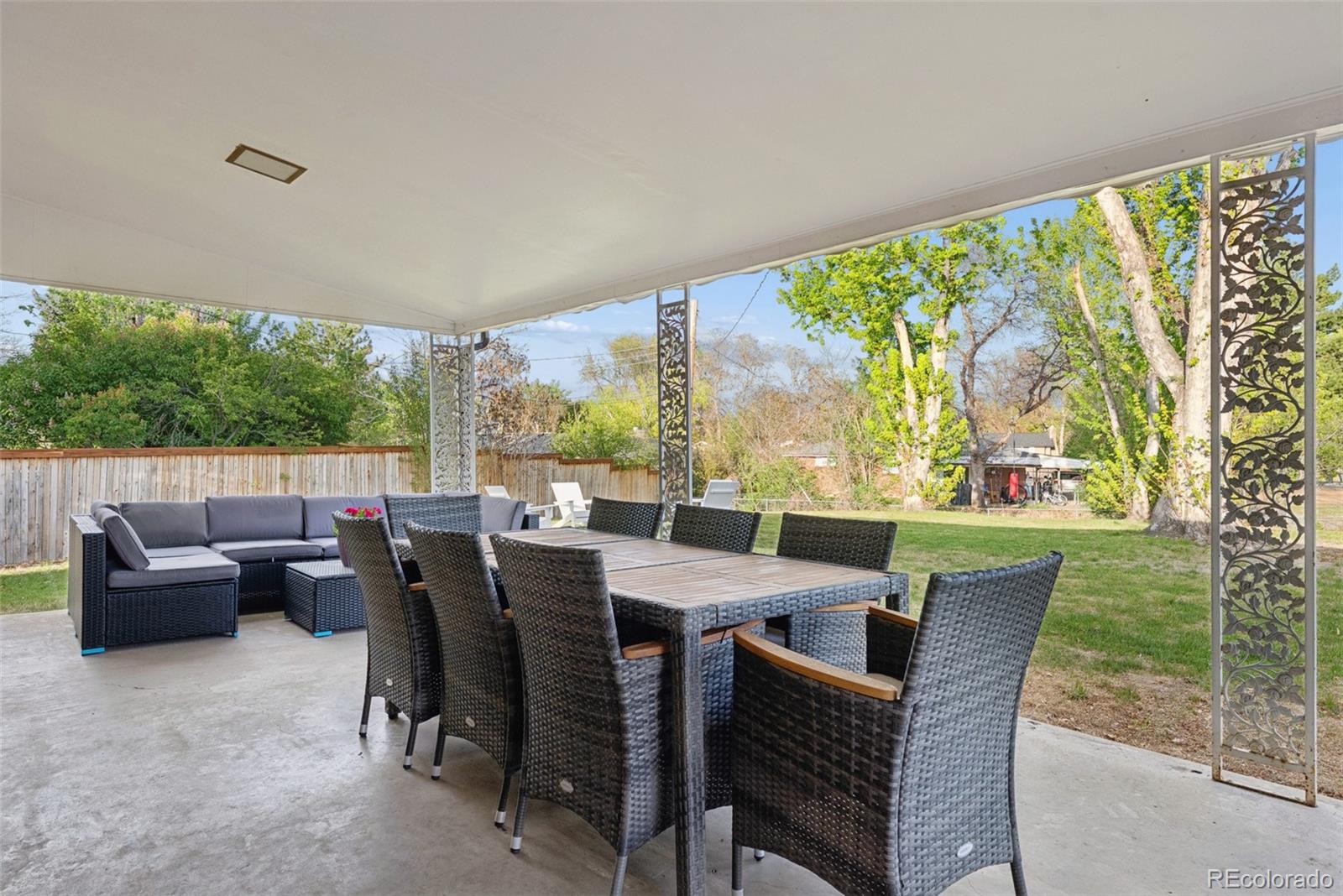 3148 E Maplewood Avenue