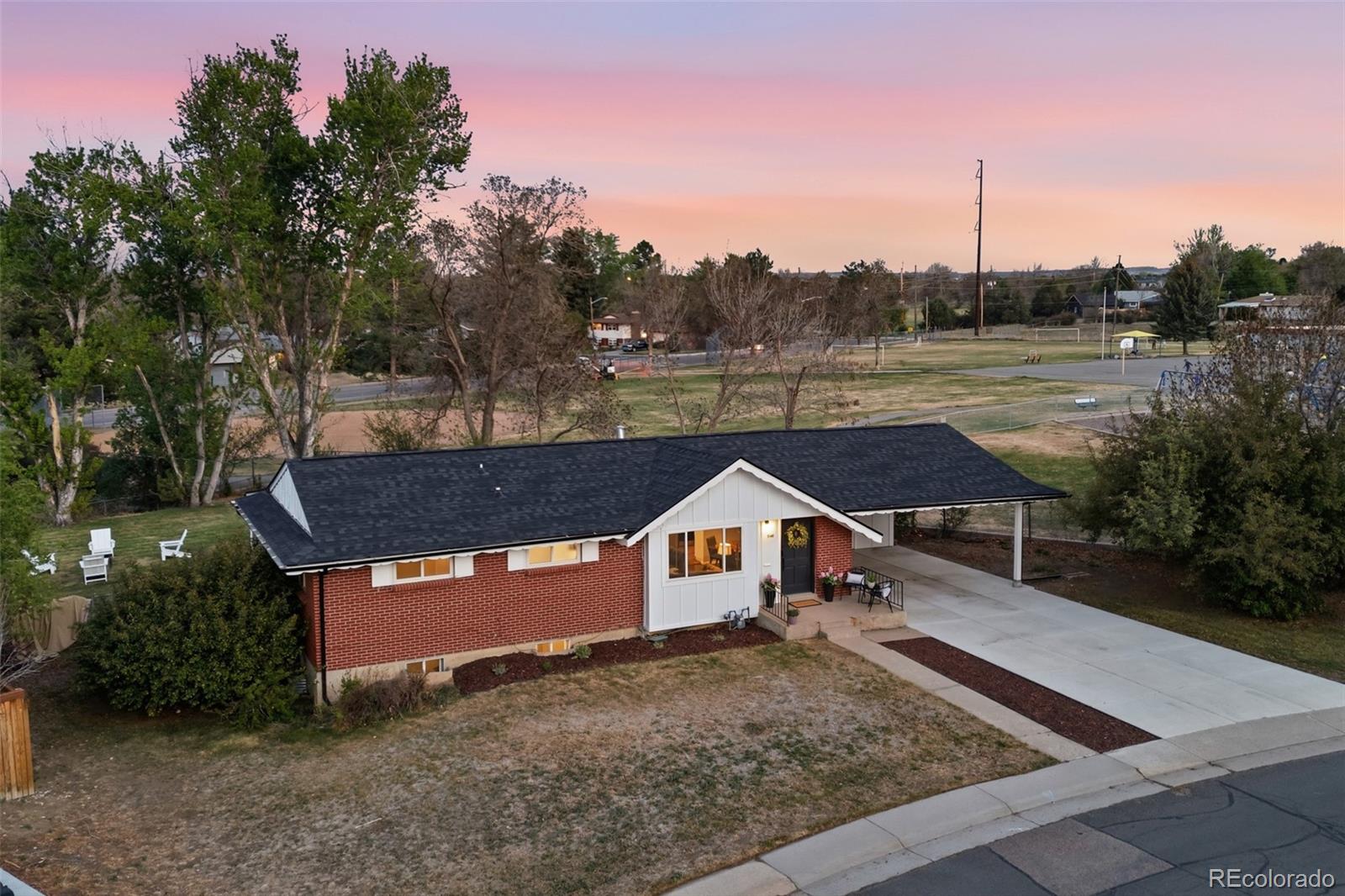 3148 E Maplewood Avenue