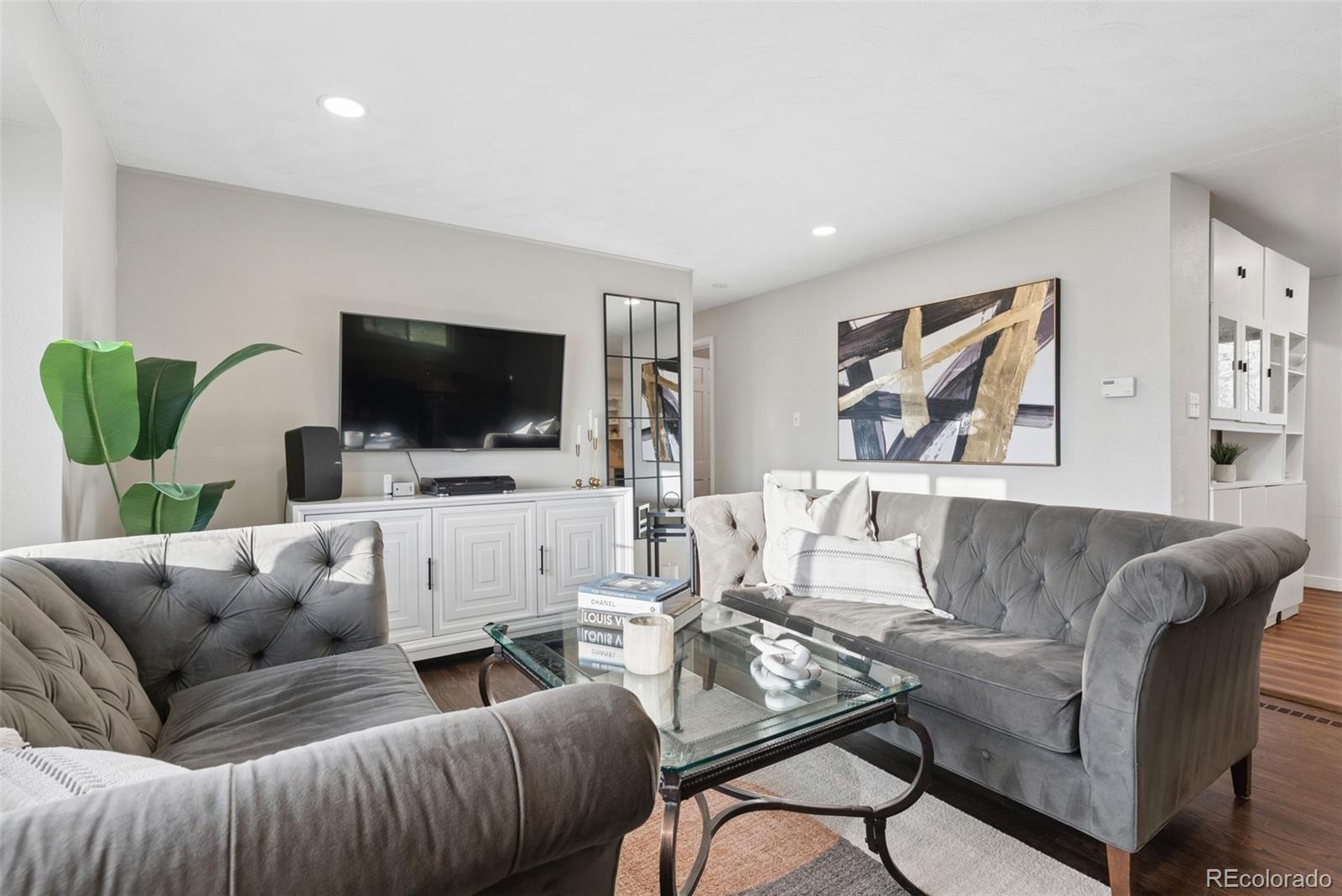 3148 E Maplewood Avenue