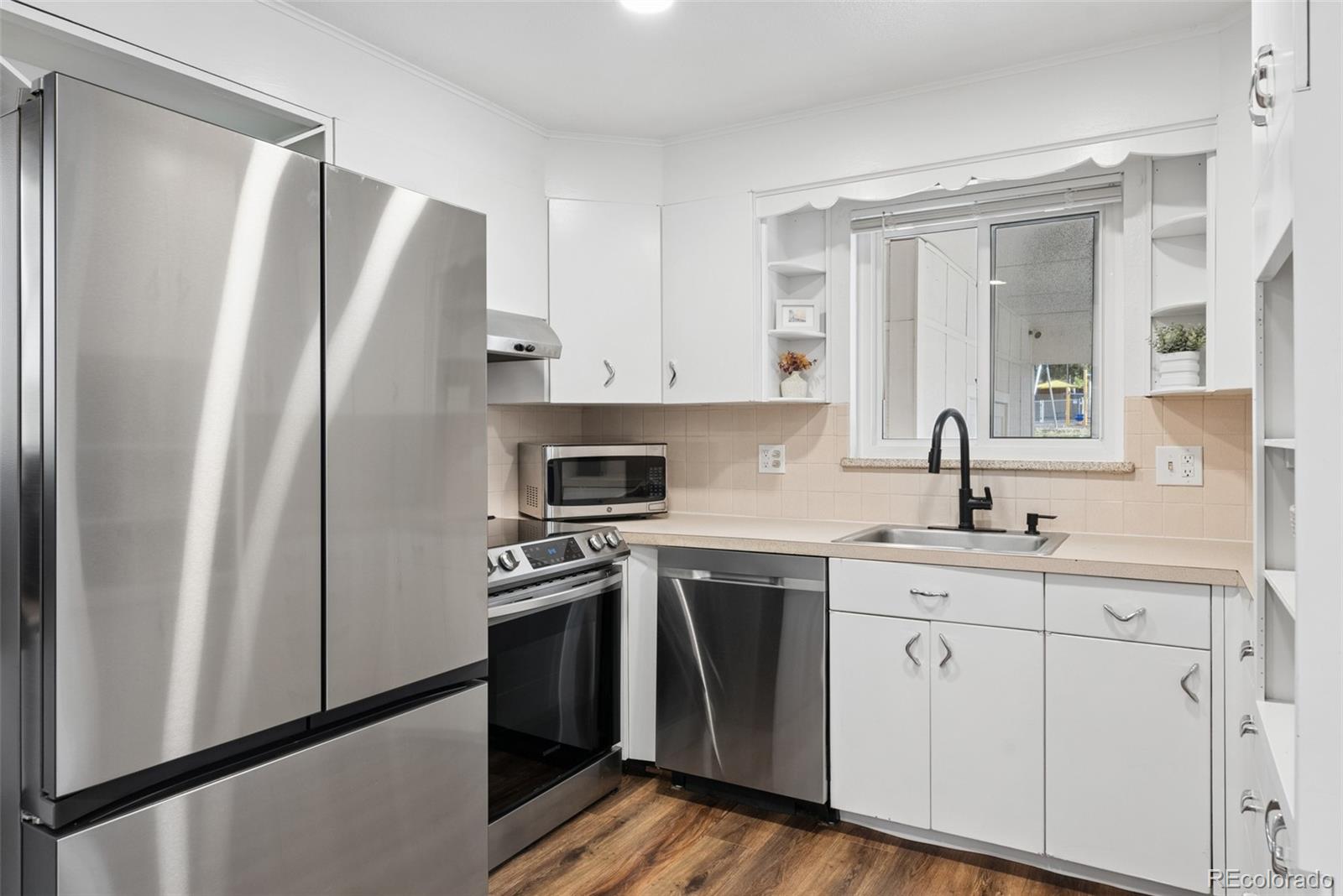 3148 E Maplewood Avenue