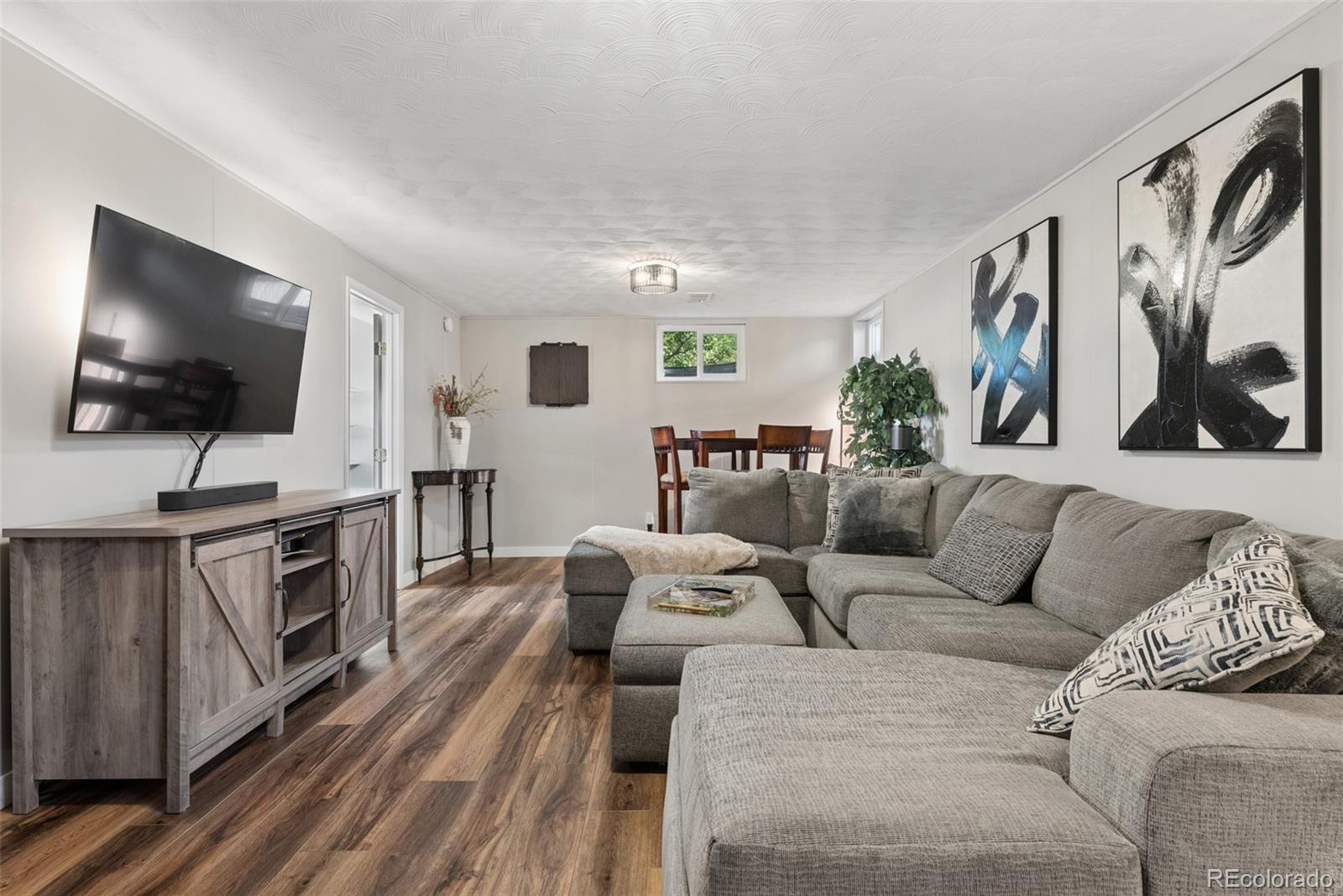 3148 E Maplewood Avenue