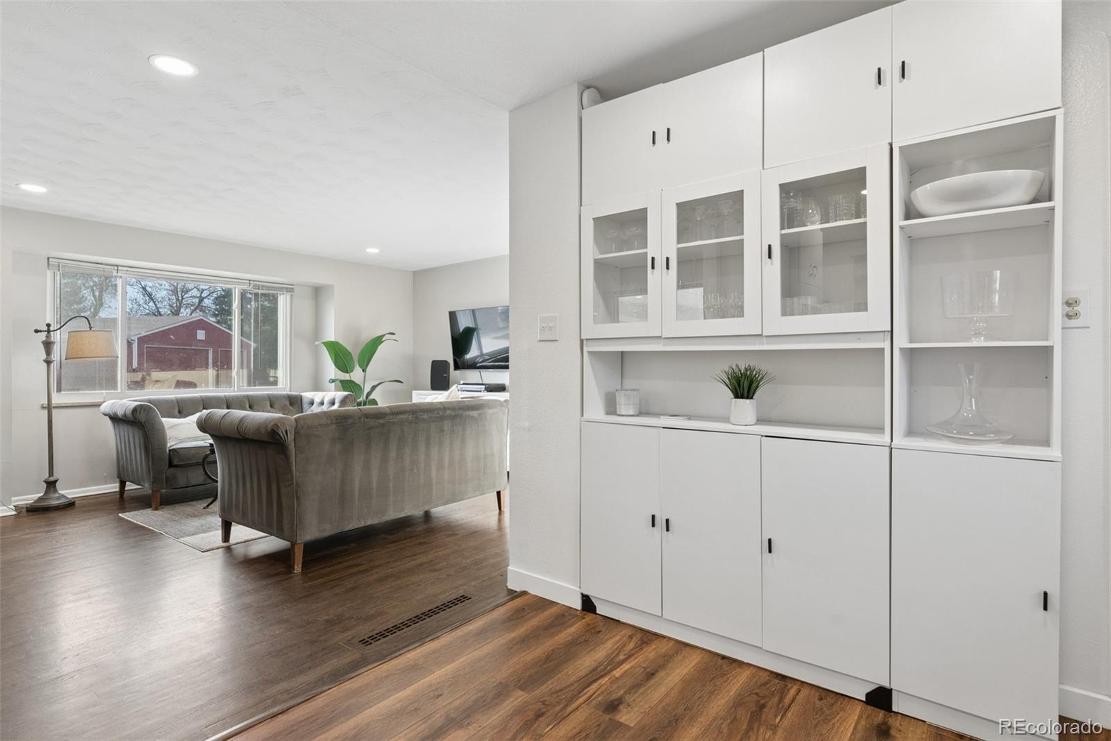 3148 E Maplewood Avenue