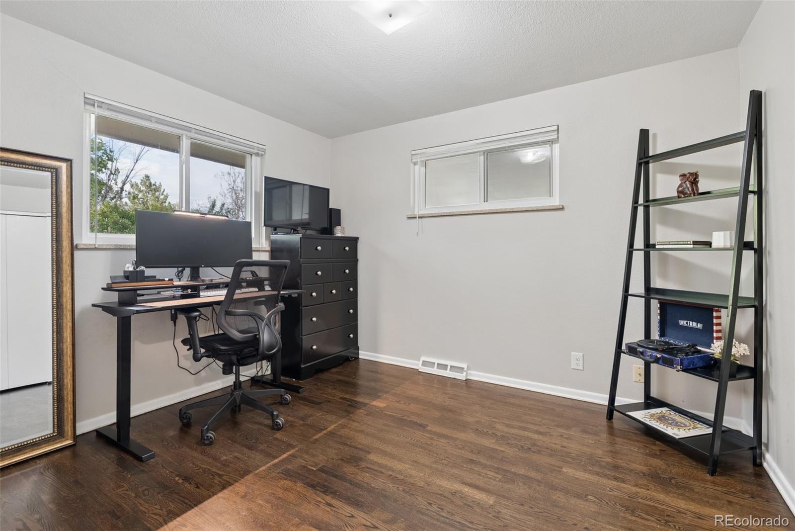 3148 E Maplewood Avenue