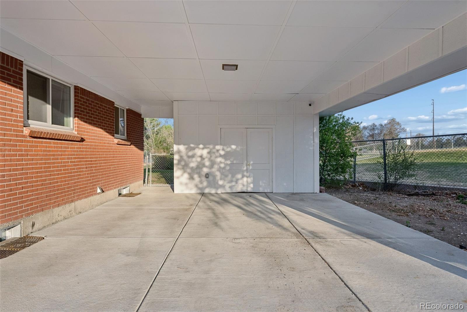 3148 E Maplewood Avenue