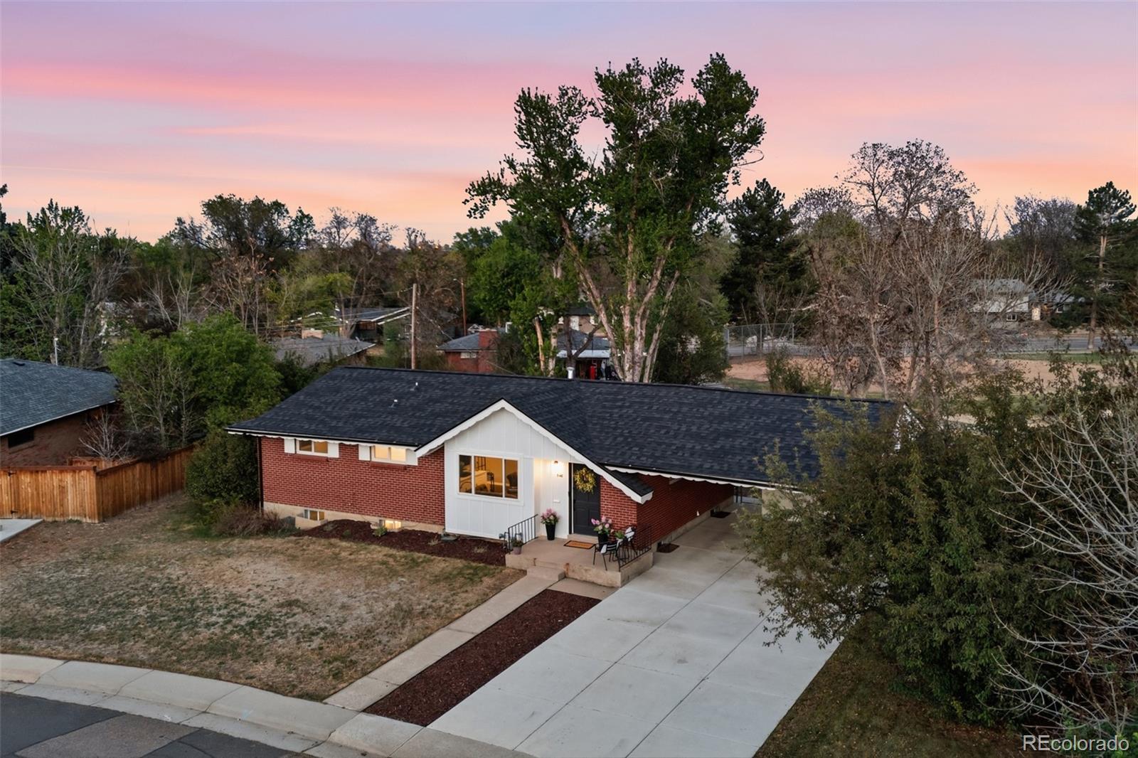 3148 E Maplewood Avenue