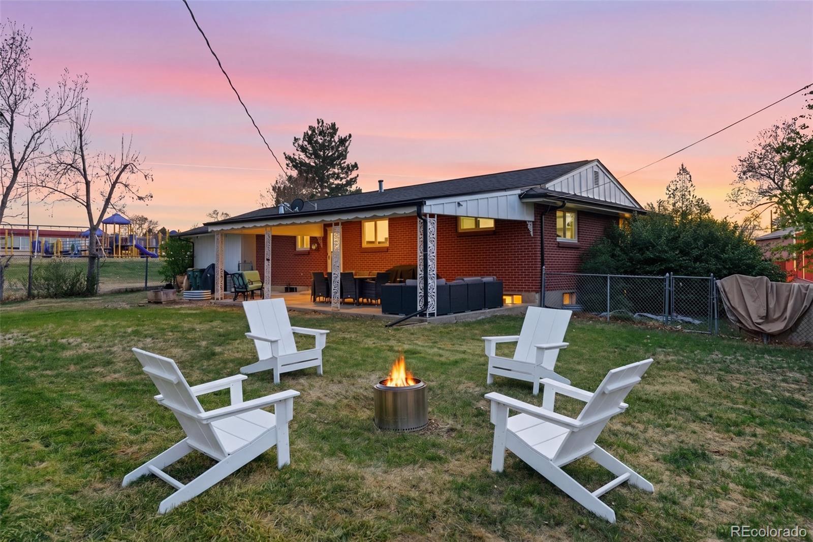 3148 E Maplewood Avenue