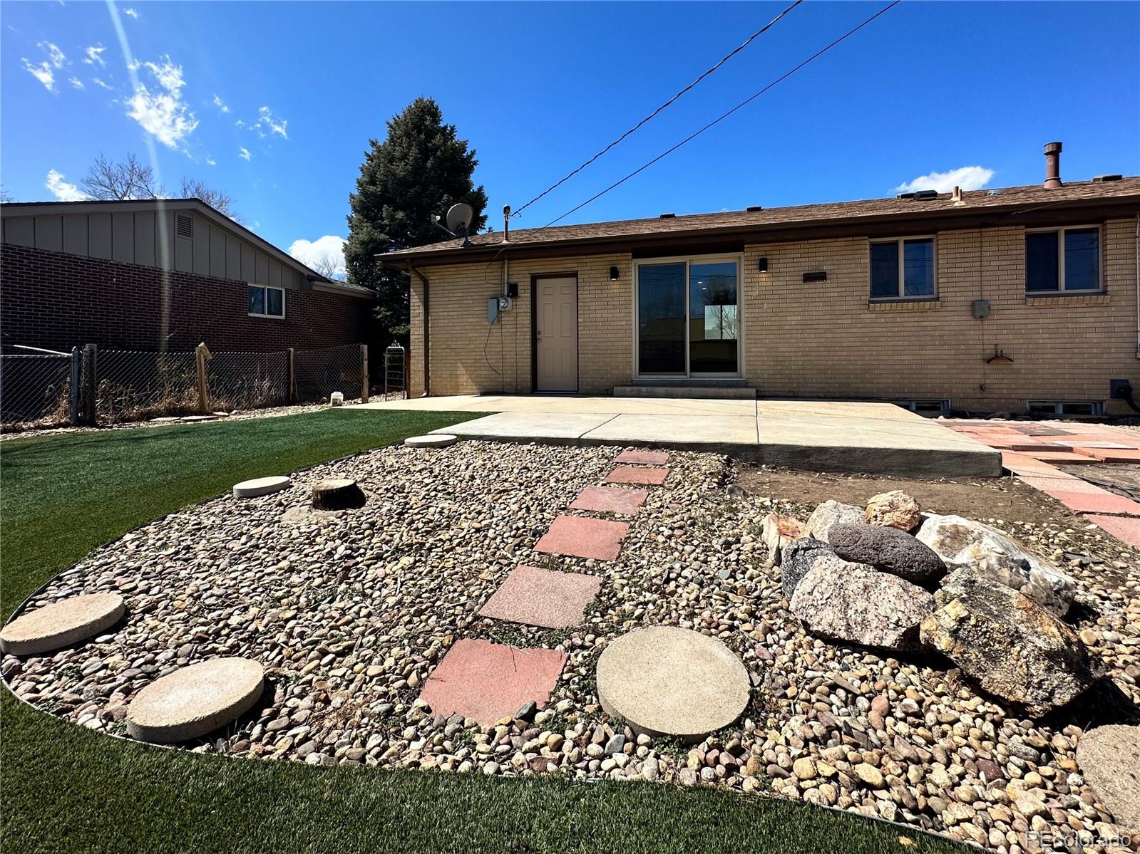 1676 S Yarrow Court